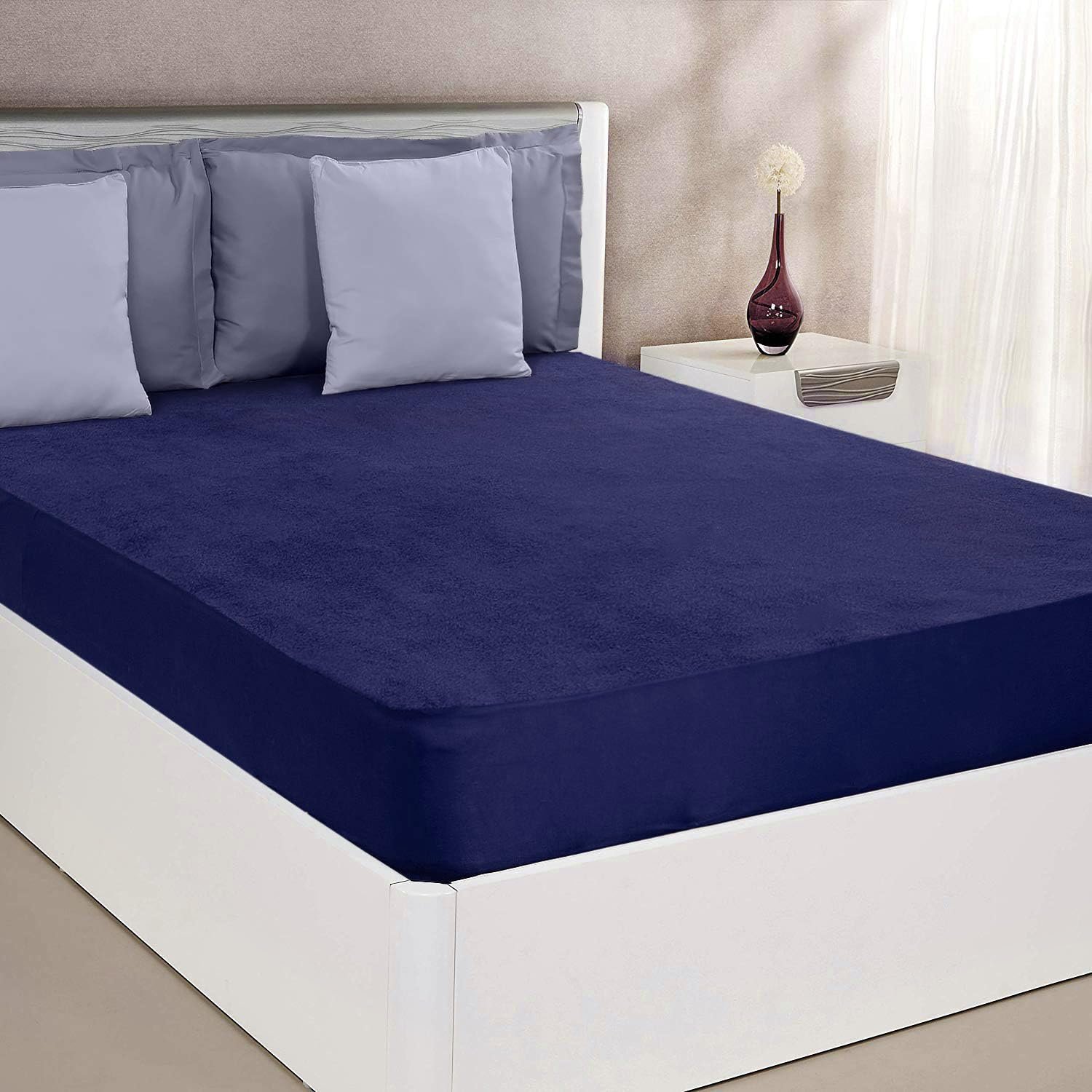 Amazon Brand - Solimo Mattress Protector, Durable, Elastic Fit, Washable (King; 72 x 72 x 10; Polyester; Navy Blue)